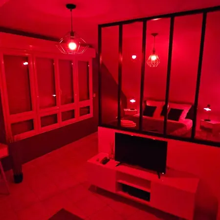 - Aparthotel
